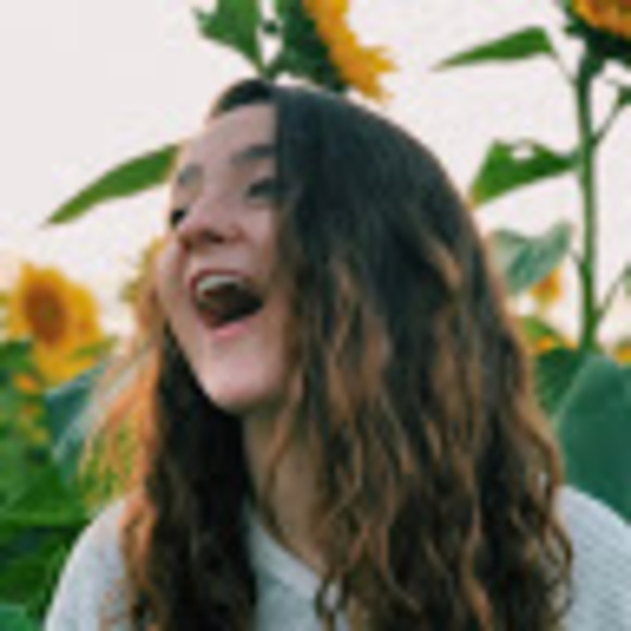 Meet your Posher, Julia - Picture 1 of 1